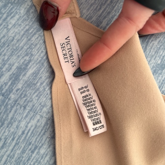 Victoria's Secret Nude Bra - Picture 6 of 7